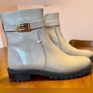 Kate Spade Beige Scalloped Leather Ankle Boots with Gold Detail, NWOT size 7.5